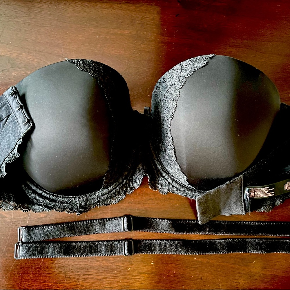 Victoria's Secret Strapless/Convertible Bra. Size 34DDD. Black